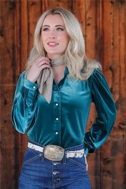 Women's Cinch Girlfriend Fit Velvet Western Shirt Chenille Blend Fleece Blend Nylon Blend Women's Cinch Girlfriend Fit Velvet Western Shirt Chenille Blend Fleece Blend Nylon Blend